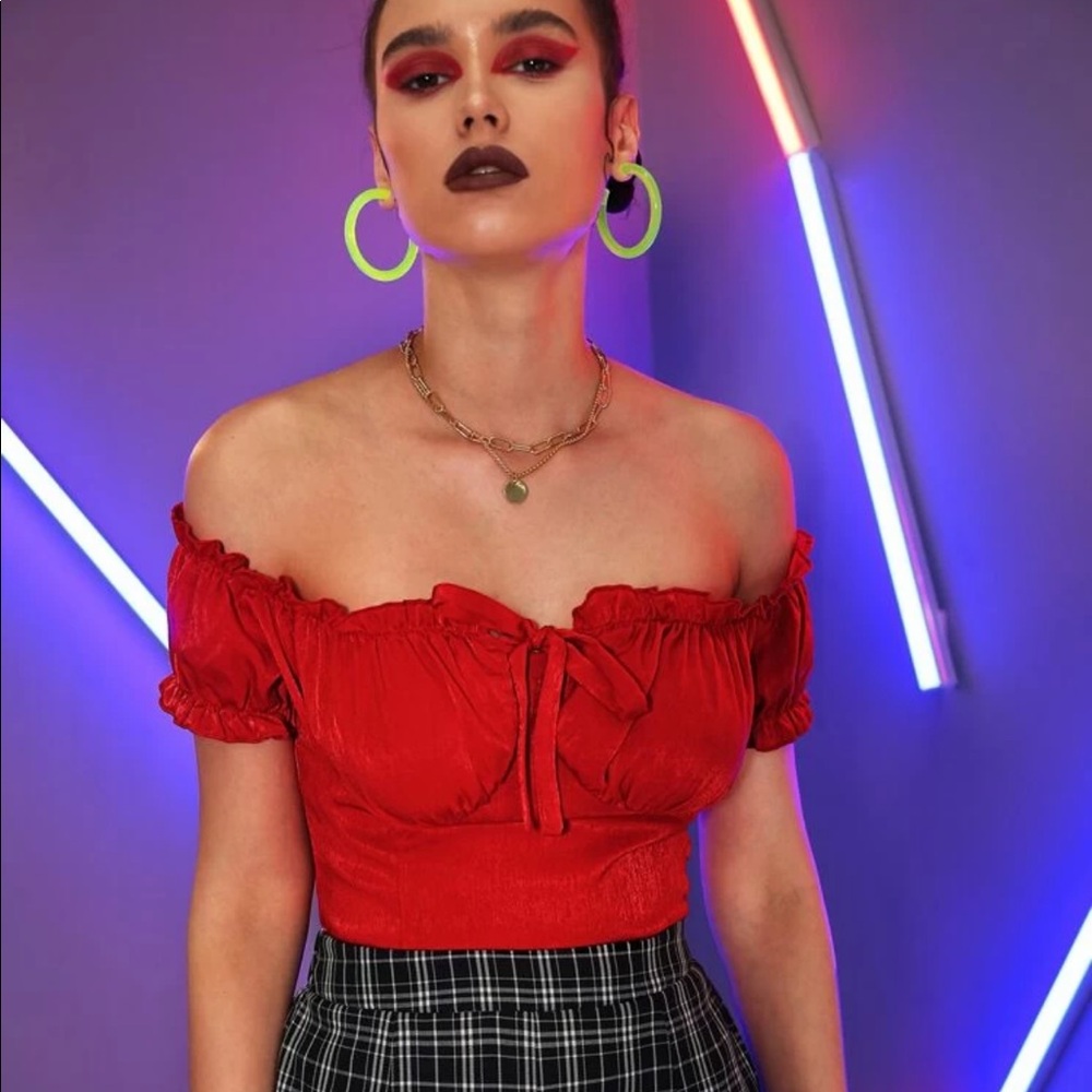 Red tie front top